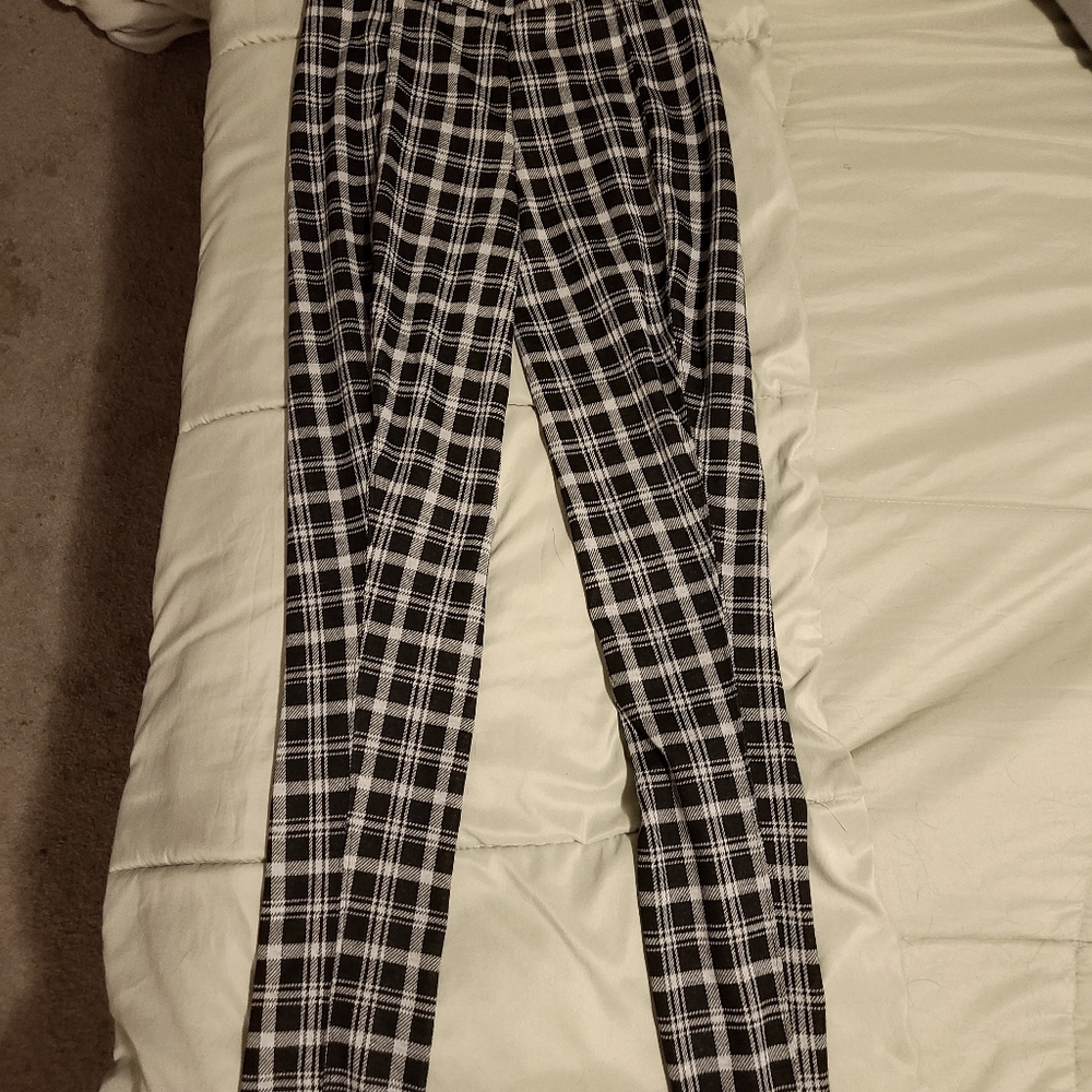 Pleated plaid pants